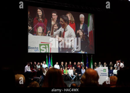 Matteo Renzi Italiens bester Ministre, spricht während einer Volksabstimmung '' Ja '' Kampagne Kundgebung in La Nuvola Convention Center. Stockfoto