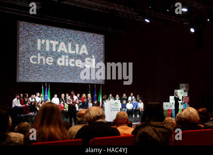 Matteo Renzi Italiens bester Ministre, spricht während einer Volksabstimmung '' Ja '' Kampagne Kundgebung in La Nuvola Convention Center. Stockfoto