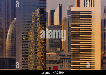 Eine Skyline-Blick auf Dubai, Vereinigte Arabische Emirate zeigen die Gebäude der Sheikh Zayed Road und DIFC, das Finanzzentrum von Dubai Stockfoto