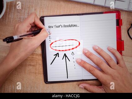 Hand, Silvester Auflösung Ziele in ein Tagebuch zu schreiben Stockfoto