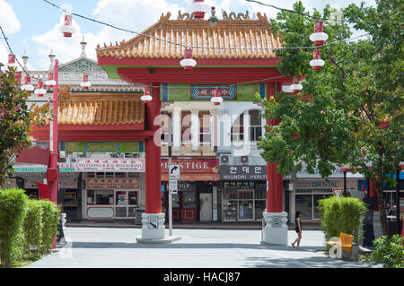 Paifang Eingangstor zur Chinatown Mall, Chinatown, Fortitance Valley, Brisbane, Queensland, Australien Stockfoto