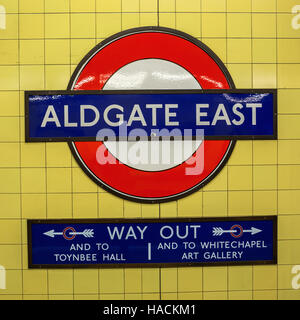 Logo der u-Bahn Station Aldgate East London Stockfoto