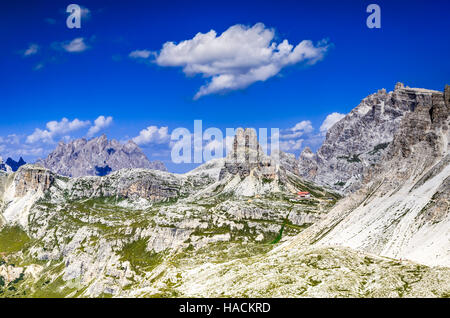 Dolomiten Alpen, Italien. Wildnis-Kulisse der Sextner Dolomiten in Norditalien, Südtirol mit Dolomiten Ridge in der Nähe von Tre Cime di Lavaredo Wahrzeichen. Stockfoto