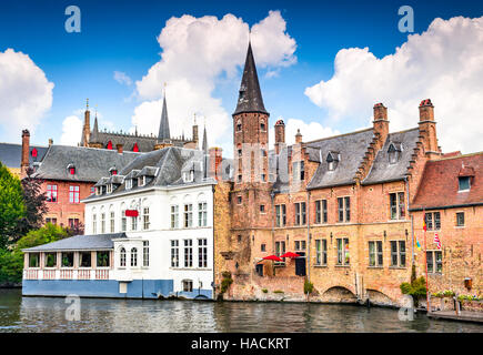 Brügge, Belgien. Landschaft mit Wasserkanal in Brügge, "Venedig des Nordens", Stadtbild von Flandern, Belgien Stockfoto