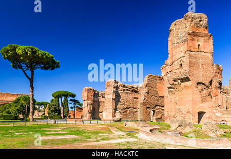 Rom, Italien. Caracalla-Thermen, antike Ruinen von römischen öffentlichen Thermen von Kaiser Caracalla, zwischen 212 und 216AD gebaut. Stockfoto