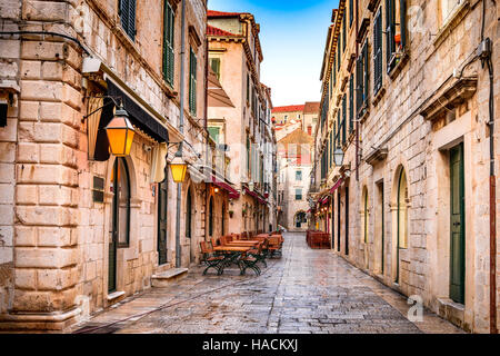 Dubrovnik, Kroatien.  Dubrovnik Altstadt Stadt Straßenansicht (mittelalterliche Ragusa) im Stradum Bereich. Stockfoto