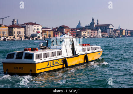 Wassertaxi Venedig Italien. Stockfoto