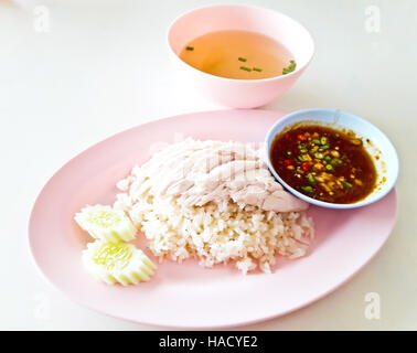 Reis gedünstet mit Hühnersuppe, thailändische Küche Stockfoto