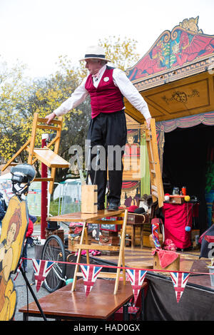 Viktorianische Festival in Portsmouth Historic Dockyards Sonntag, 27. November 2016. Faszinierende Einblicke in das viktorianische London, Stockfoto