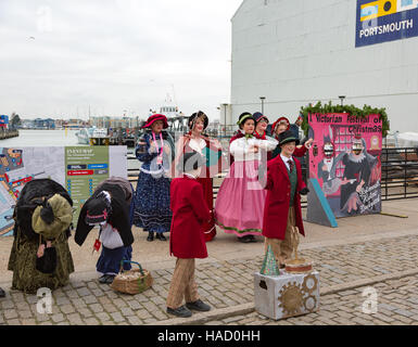 Viktorianische Festival in Portsmouth Historic Dockyards Sonntag, 27. November 2016. Faszinierende Einblicke in das viktorianische London, Stockfoto