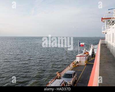 Der Galveston-Port Bolivar Fähre bringt Reisende auf SH 87 zwischen Galveston Island und der Bolivar-Halbinsel. Ein Schiff ist 24 Stunden am Tag in Betrieb. Stockfoto