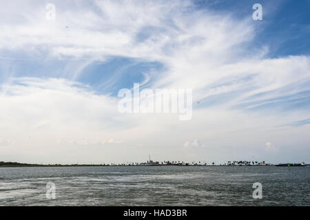 Der Galveston-Port Bolivar Fähre bringt Reisende auf SH 87 zwischen Galveston Island und der Bolivar-Halbinsel. Ein Schiff ist 24 Stunden am Tag in Betrieb. Stockfoto