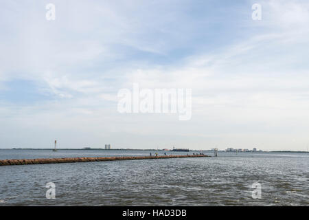 Der Galveston-Port Bolivar Fähre bringt Reisende auf SH 87 zwischen Galveston Island und der Bolivar-Halbinsel. Ein Schiff ist 24 Stunden am Tag in Betrieb. Stockfoto