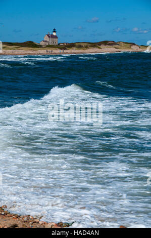 Block Island North Leuchtturm über Kuh Cove, Block Island National Wildlife Refuge, Block Island, Rhode Island Stockfoto