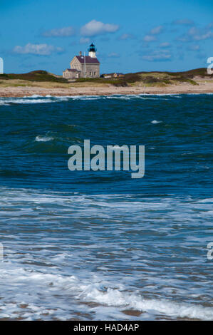 Block Island North Leuchtturm über Kuh Cove, Block Island National Wildlife Refuge, Block Island, Rhode Island Stockfoto