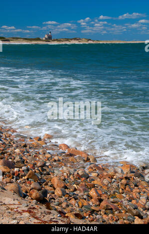 Block Island North Leuchtturm über Kuh Cove, Block Island National Wildlife Refuge, Block Island, Rhode Island Stockfoto