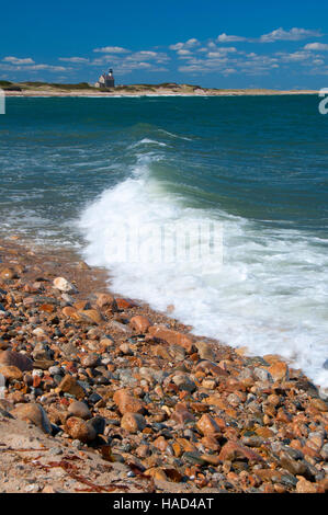 Block Island North Leuchtturm über Kuh Cove, Block Island National Wildlife Refuge, Block Island, Rhode Island Stockfoto