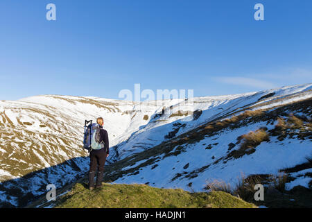 Blick auf volle Tiefe Lawinen in den North Pennines an der Spitze der daneben Beck auf grün Walker fiel, Eden Valley, Cumbria UK Stockfoto