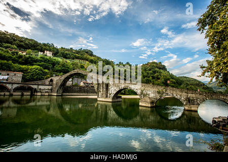 Teufelsbrücke-Ponte della Maddalena Stockfoto