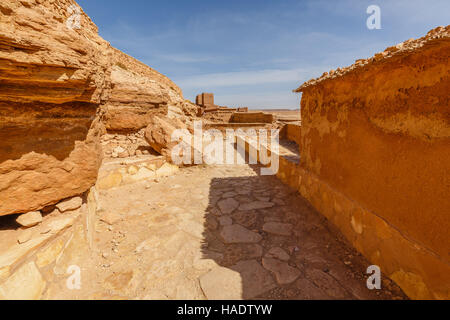 Gänge im Inneren der Ksar Ait Ben Haddou in Marokko. Stockfoto