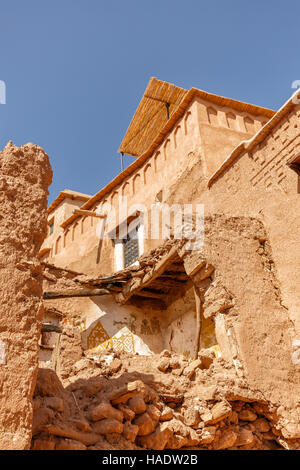 Eingestürzten Wand des Hauses in Ksar Ait Ben Haddou, Marokko Stockfoto