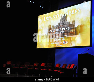 NEW YORK, NY. 8. Dezember 2015.  Darsteller und Macher von "Downtown Abbey" auf dem PBS-Panel. © Veronica Bruno/Alamy Stockfoto