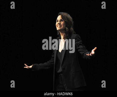 NEW YORK, NY. 8. Dezember 2015.  Michelle Dockery (Lady Mary) im Rahmen des Panels "Downtown Abbey" PBS. © Veronica Bruno/Alamy Stockfoto