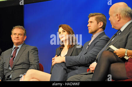 NEW YORK, NY. 8. Dezember 2015.  Darsteller und Macher von "Downtown Abbey" auf dem PBS-Panel. © Veronica Bruno/Alamy Stockfoto