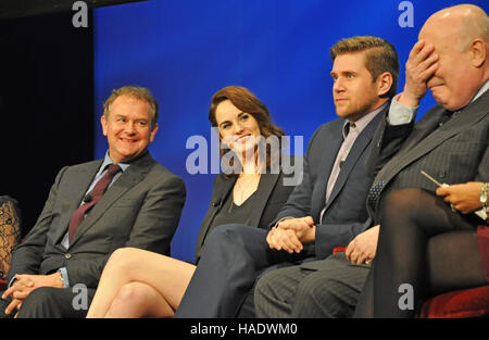 NEW YORK, NY. 8. Dezember 2015.  Darsteller und Macher von "Downtown Abbey" auf dem PBS-Panel. © Veronica Bruno/Alamy Stockfoto