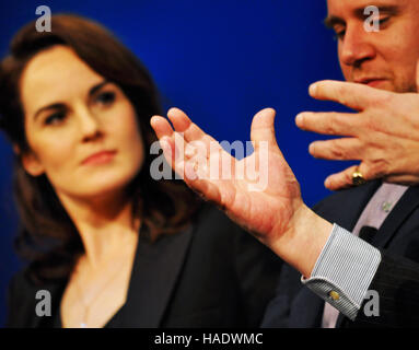 NEW YORK, NY. 8. Dezember 2015.  Michelle Dockery (Lady Mary) im Rahmen des Panels "Downtown Abbey" PBS. © Veronica Bruno/Alamy Stockfoto