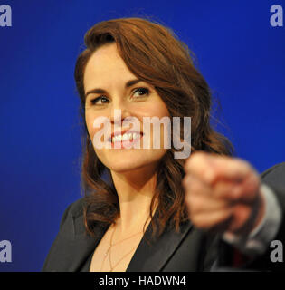 NEW YORK, NY. 8. Dezember 2015.  Michelle Dockery (Lady Mary) im Rahmen des Panels "Downtown Abbey" PBS. © Veronica Bruno/Alamy Stockfoto