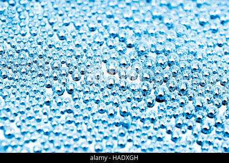 Blasen im glitzernden Wasser Stockfoto
