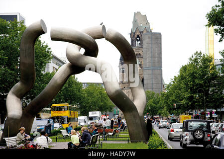 Denkmal Kirche mit Skulptur, Berlin Stockfoto