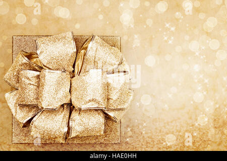 Schöne goldene Geschenk Hintergrund Bokeh mit Textfreiraum. Stockfoto