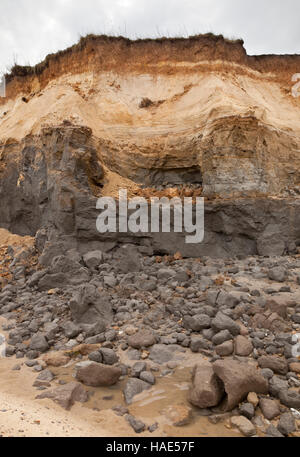 Küstenerosion am Happisburgh Beach in Norfolk England UK Stockfoto