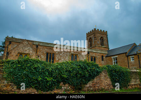 Tief im Herzen von Northampton eine schöne alte Kirche ist St. Johns Church Stockfoto