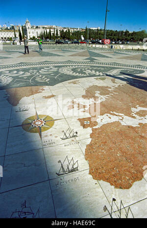 Portugal, Lissabon, Belem, Denkmal der Entdeckungen, Mosaik Dekoration zeigt eine Weltkarte Stockfoto