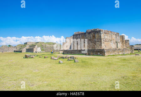Die Ruinen der Zapoteken Stadt von Monte Alban in Oaxaca, Mexiko. Der Park ist UNESCO-Weltkulturerbe seit 1987 Stockfoto