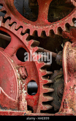 Gears from an antique threshing machine, close up view. Stockfoto