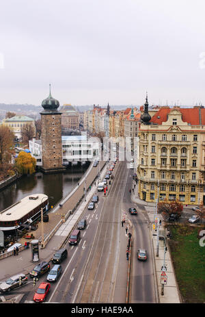 Ansicht über die Stadt von der obersten Etage der tanzende Haus in Prag Stockfoto