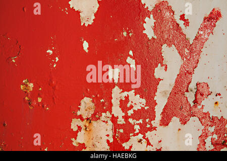 Texturierte Rot Metall Grunge Hintergrund mit peeling, distressed Farbe Rost und Verfall Stockfoto