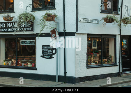 Kein Name Straße und No Name Shop in Sandwich, Kent, England. Stockfoto