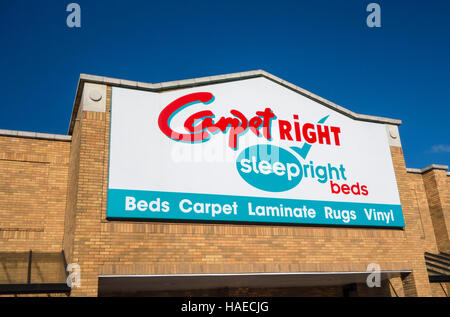 Outdoor-Zeichen für Carpetright Einzelhandel speichern in Woking, Surrey, UK Stockfoto