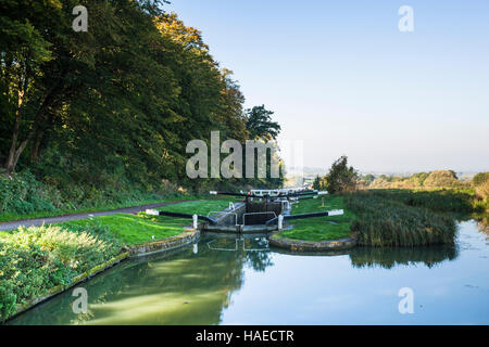 Die Caen Hill Schlösser an der Kennet und Avon Kanal. Stockfoto