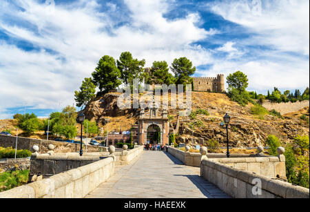 Die Alcantara Brücke in Toledo, Spanien Stockfoto