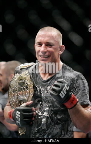 Georges St. Pierre feiert seinen Sieg über BJ Penn bei der UFC 94 im MGM Grand Arena, am 31. Januar 2009 in Las Vegas, NV. Francis Specker Stockfoto