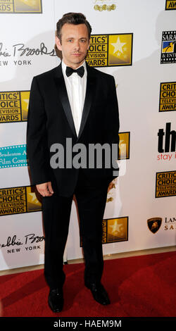 Michael Sheen kommt bei der Sendung TV-Journalisten des Vereins dritte jährliche Critics' Choice Television Awards im Beverly Hilton Hotel im 10. Juni 2013 in Los Angeles, Kalifornien. Stockfoto