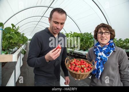 CHRISTOPHE HEU, KÜCHENCHEF UND BEATRICE GOUARD DE MASLIVES, BAUER, MONTLIVAULT, (41) LOIR ET CHER, CENTRE, FRANKREICH Stockfoto