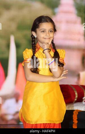 Schauspieler Kashvi Kothari während dem Start des neuen Farben TV show Devanshi in Mumbai, Indien am 27. September 2016. Stockfoto