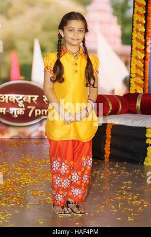 Schauspieler Kashvi Kothari während dem Start des neuen Farben TV show Devanshi in Mumbai, Indien am 27. September 2016. Stockfoto